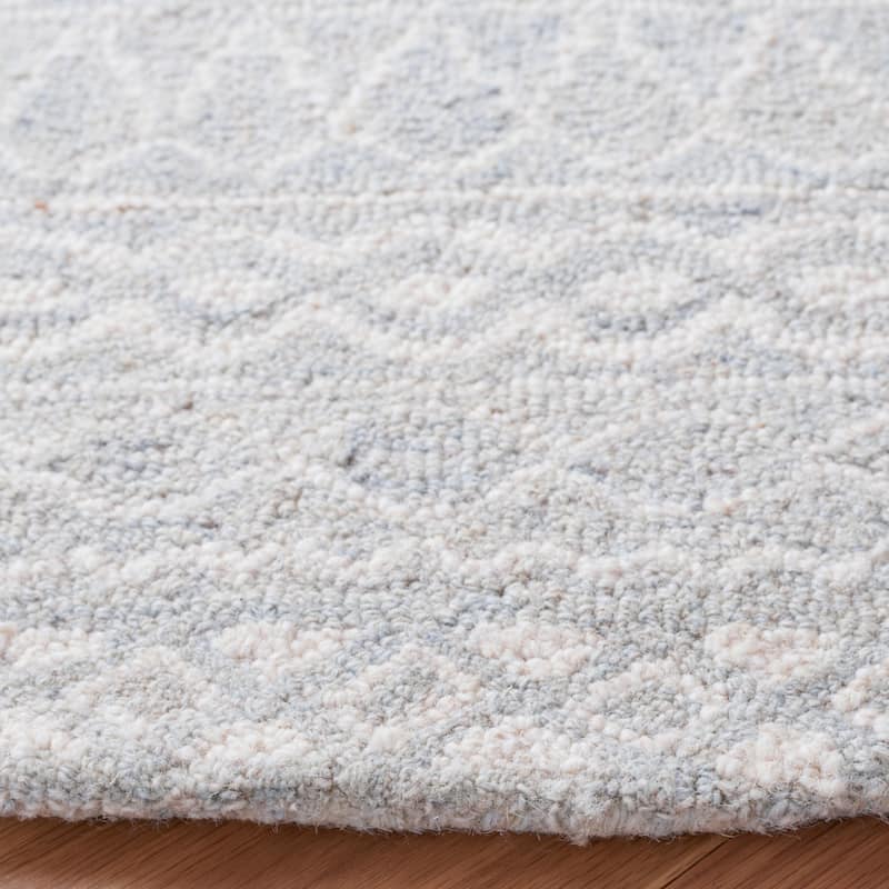 SAFAVIEH, Handmade Micro-Loop Fedosia Wool Rug