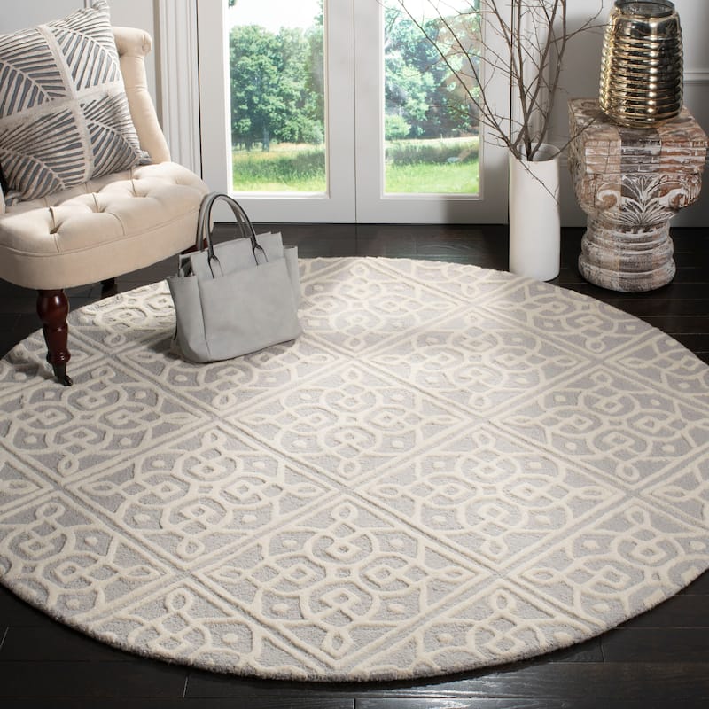 SAFAVIEH Handmade Cambridge Aristida Modern Wool Rug - 6' Round - Light Grey/Ivory