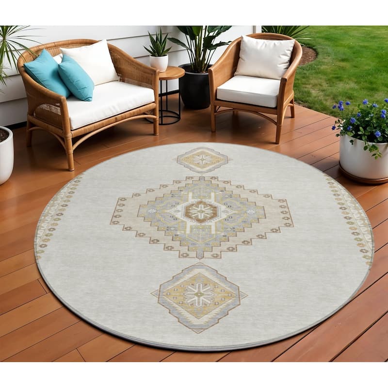HomeRoots Oriental Traditional Rectangle Outdoor Rug - 8' Round