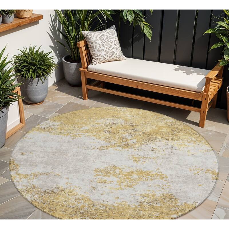 HomeRoots Abstract Transitional Rectangle Outdoor Rug - 8' Round
