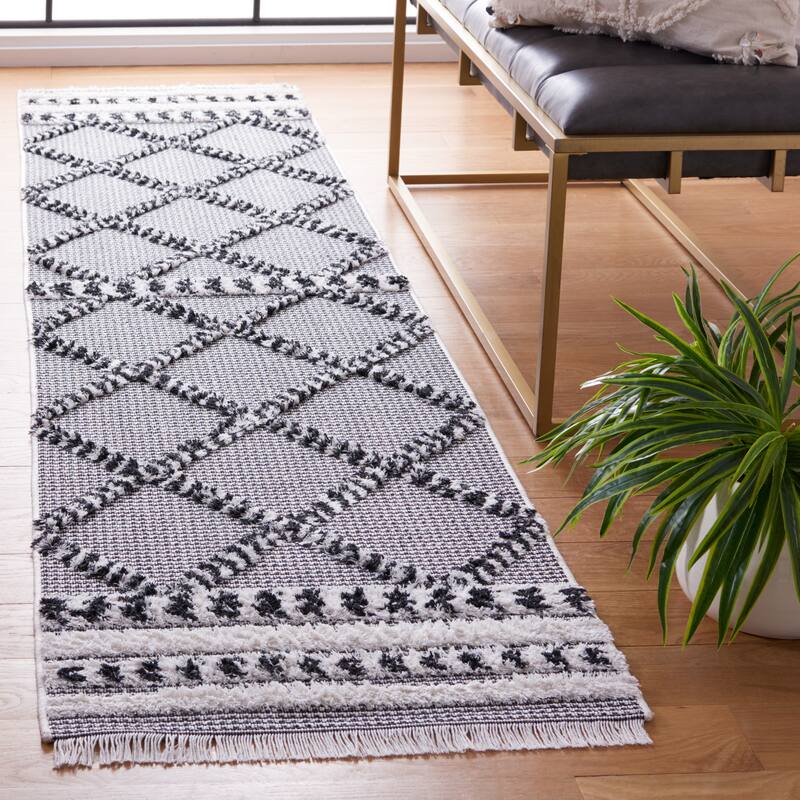 SAFAVIEH Augustine Saori Rustic Trellis Fringe Rug - 2' x 9' Runner - Black/Ivory