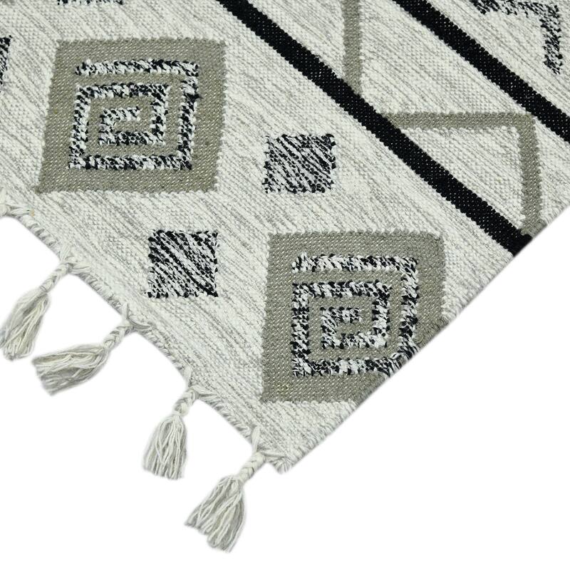 The Curated Nomad Southwestern Ivory/Gray Flatweave Area Rug