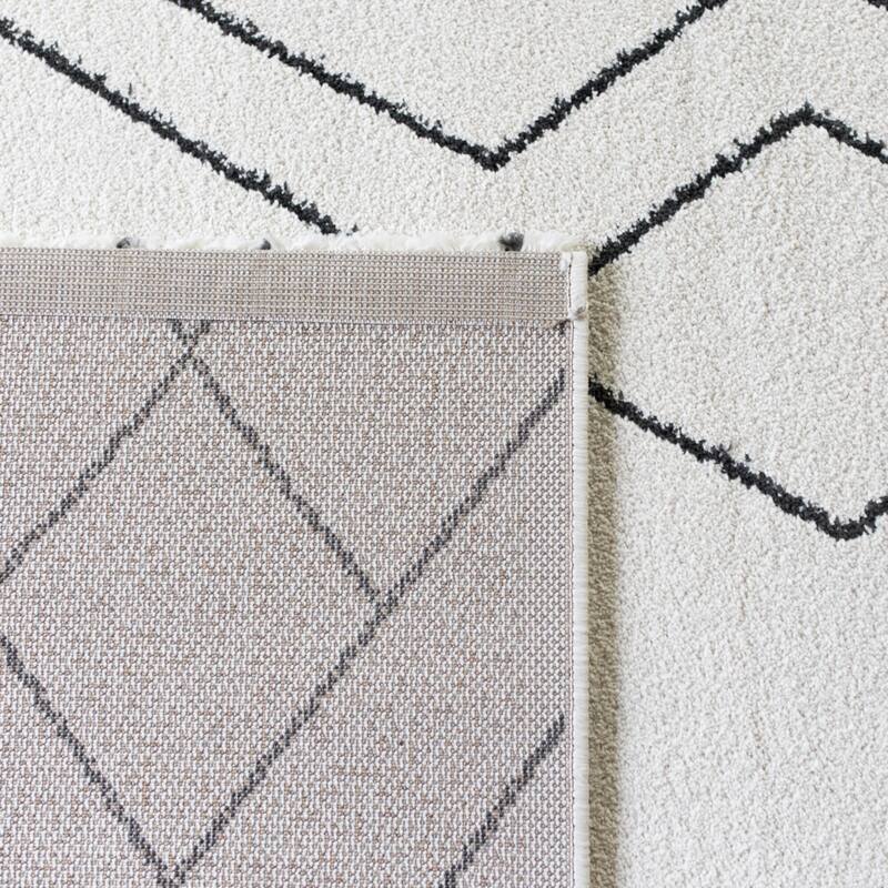 Carson Carrington Isgarde Diamond Area Rug