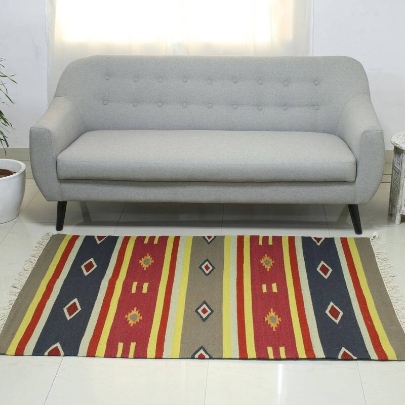 Handmade Mirzapur Beauty Wool rug (India ) - Big
