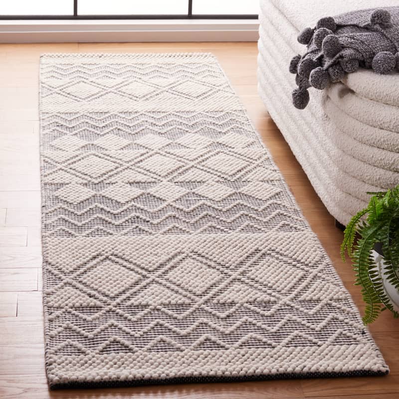SAFAVIEH Handmade Natura Janica Wool Rug - 2'3" x 8' Runner - Black/Ivory