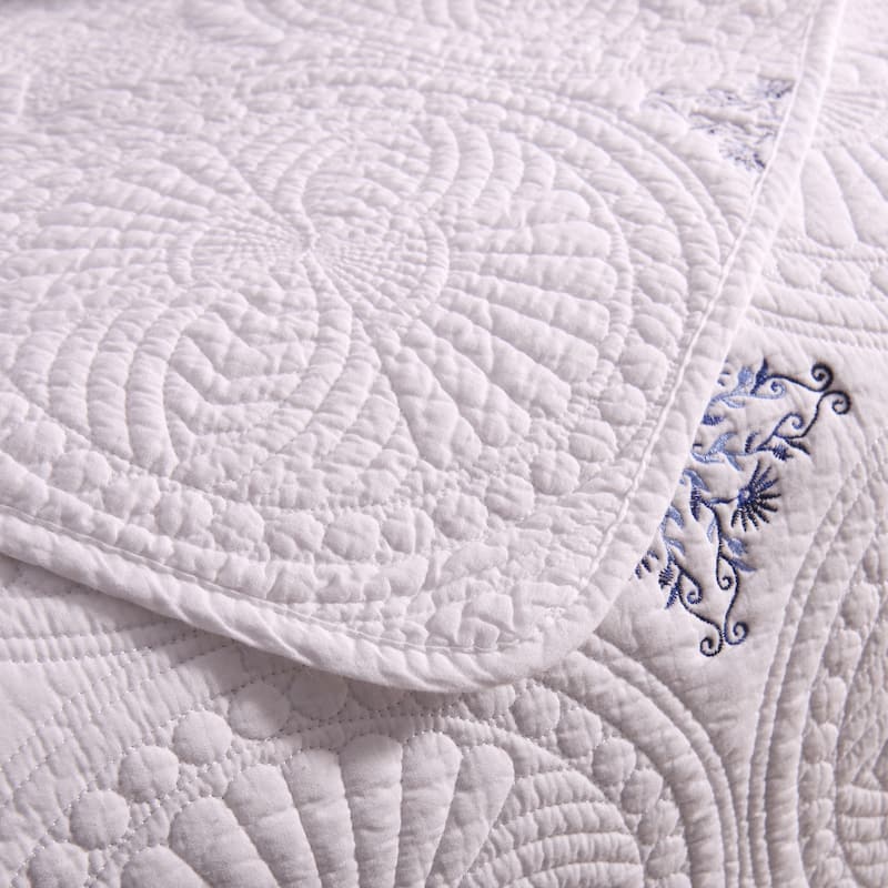 S&S Classic Medallion 3 Piece Cotton Quilt Set