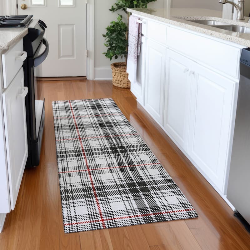 Machine Washable Indoor/ Outdoor Plaid Chantille Rug - Black - 2'3" x 7'6"