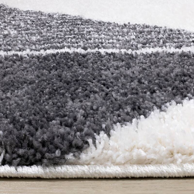 Fairmont Collection - White/Gray Striped Triangles Rug