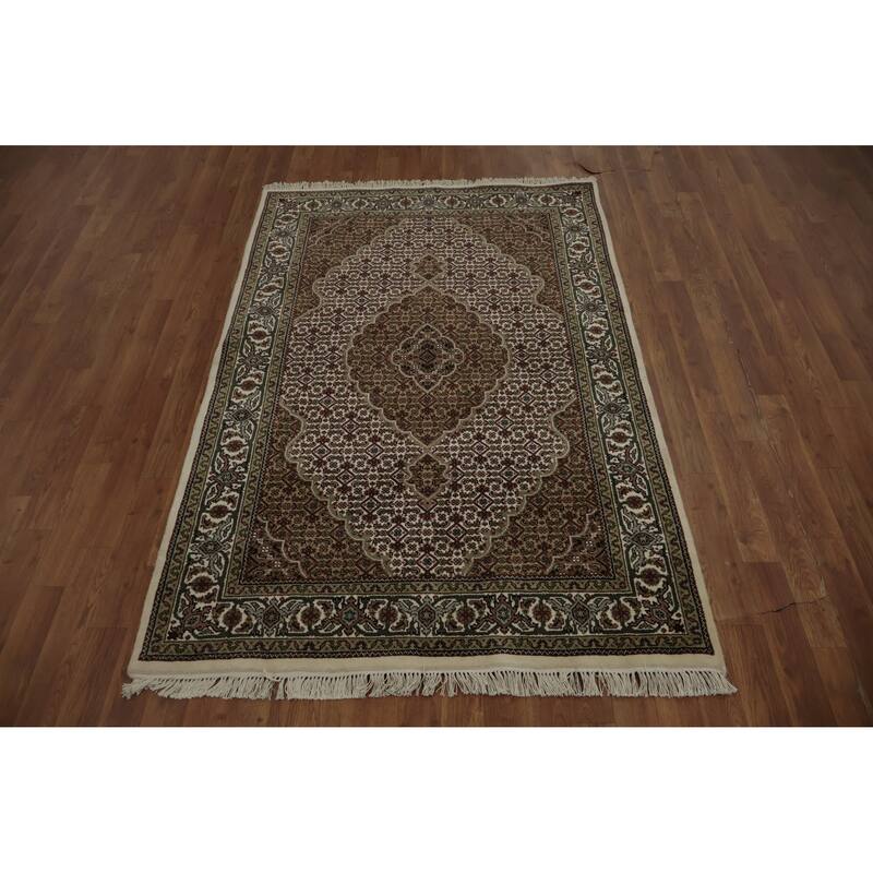 Hand Knotted Oriental 100% Wool Carpet Traditional Floral Beige & Ivories Tabriz-Mahi Area Rug - 6' 0'' X 4' 0''