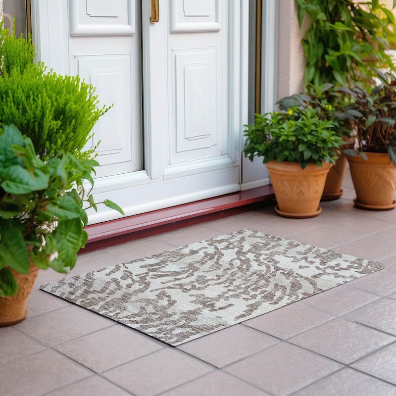 Machine Washable Indoor/ Outdoor Chantille Animal Print Abstract Rug - Taupe - 1'8" x 2'6"