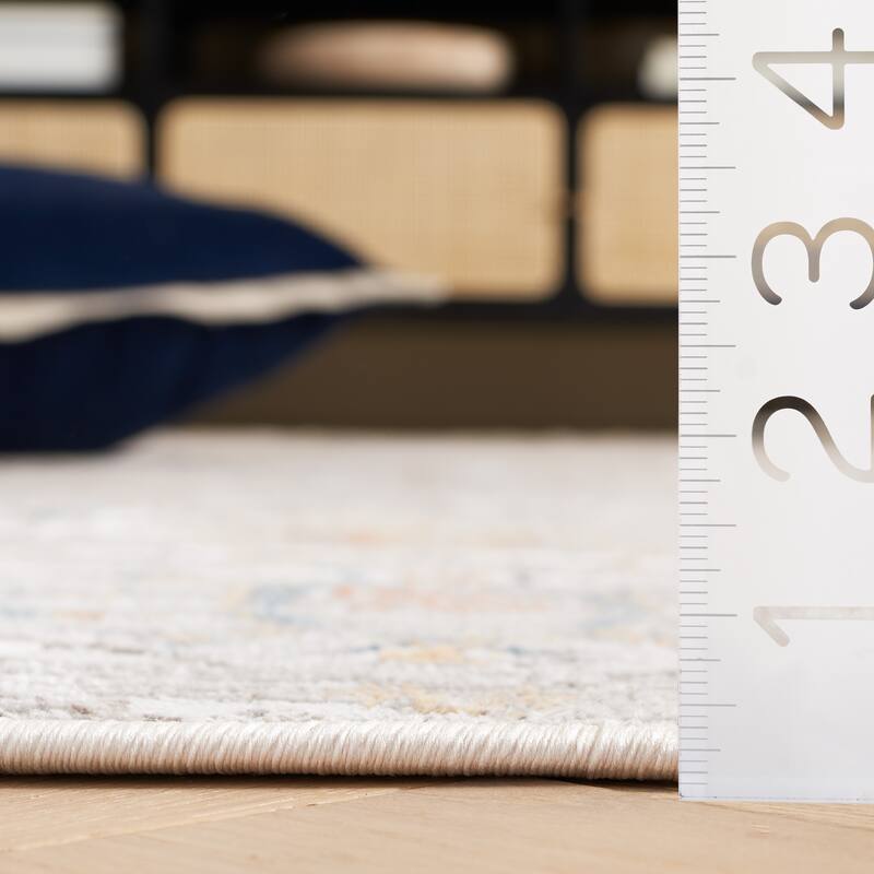 SAFAVIEH Rana Rafa Floral Rug - 6'7" Round