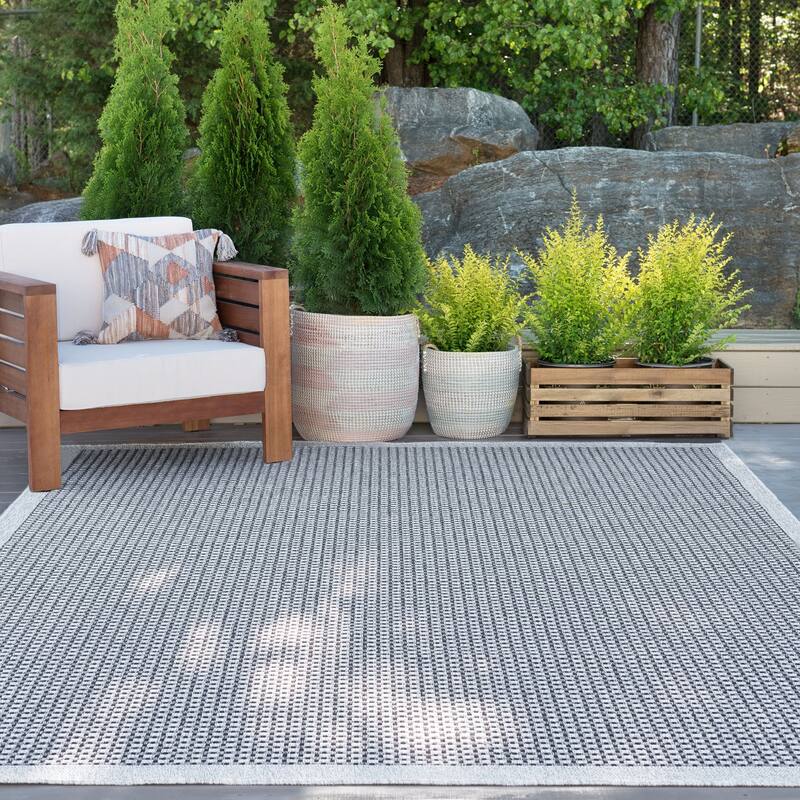 Dennis Coastal Windowpane Indoor/Outdoor Area Rug