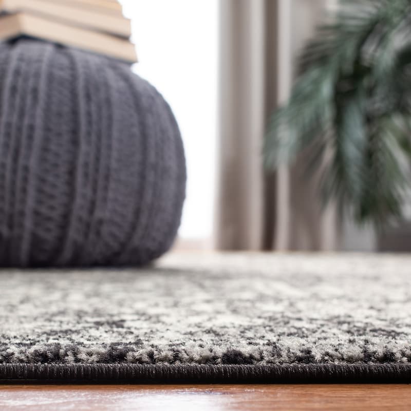 SAFAVIEH Evoke Quinn Vintage Distressed Rug