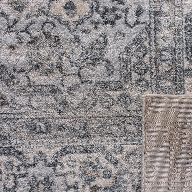 SAFAVIEH Isabella Minola Traditional Oriental Rug