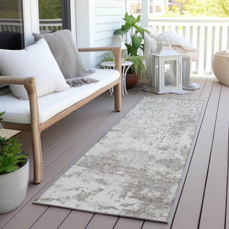 Machine Washable Indoor/ Outdoor Chantille Distressed Traditional Rug - Ivory - 2'3" x 7'6"