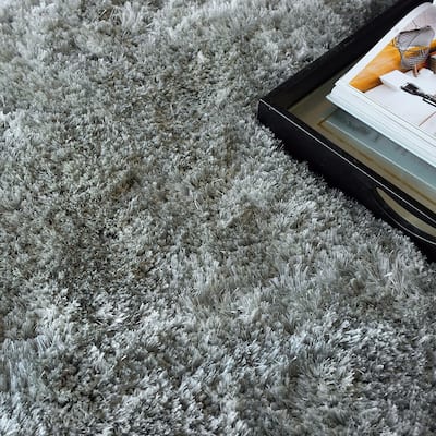 EXQUISITE RUGS Sumo Shag Hand-loomed Polyester/Microfiber Grey Area Rug.