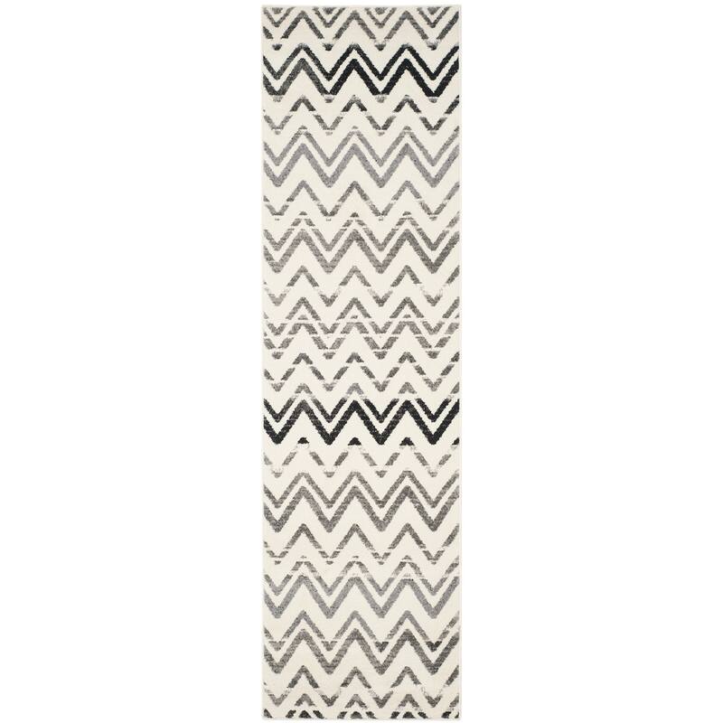SAFAVIEH Evoke Liuba Distressed Vintage Boho Rug