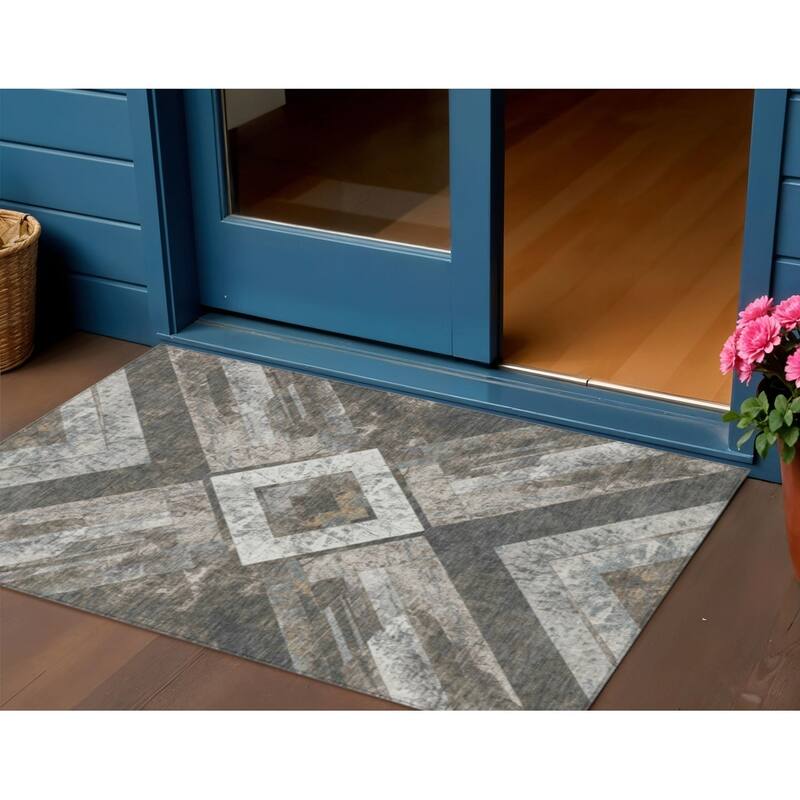 HomeRoots Geometric Transitional Rectangle Outdoor Rug - 3' x 5'