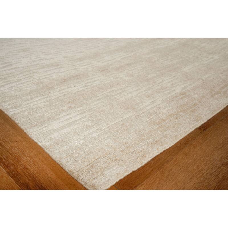 EXQUISITE RUGS Tangaro Hand-loomed Bamboo Silk/Banana Silk Light Beige Area Rug.