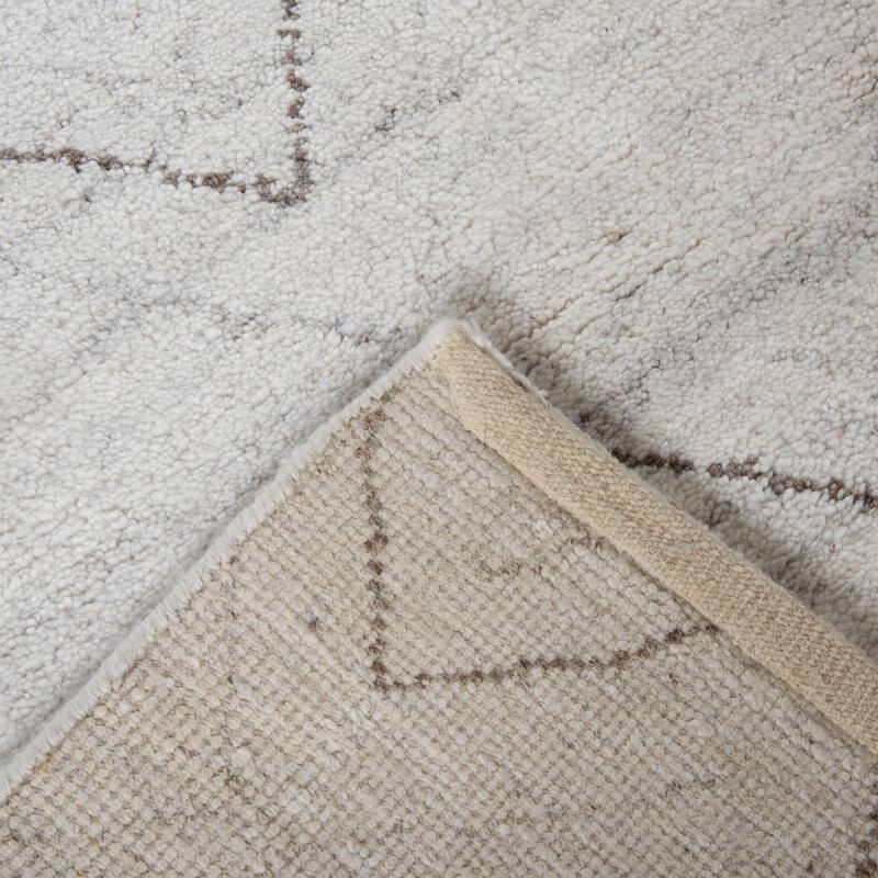 Alora Decor Fitz Diamond Pattern Hand-Knotted Wool Rug