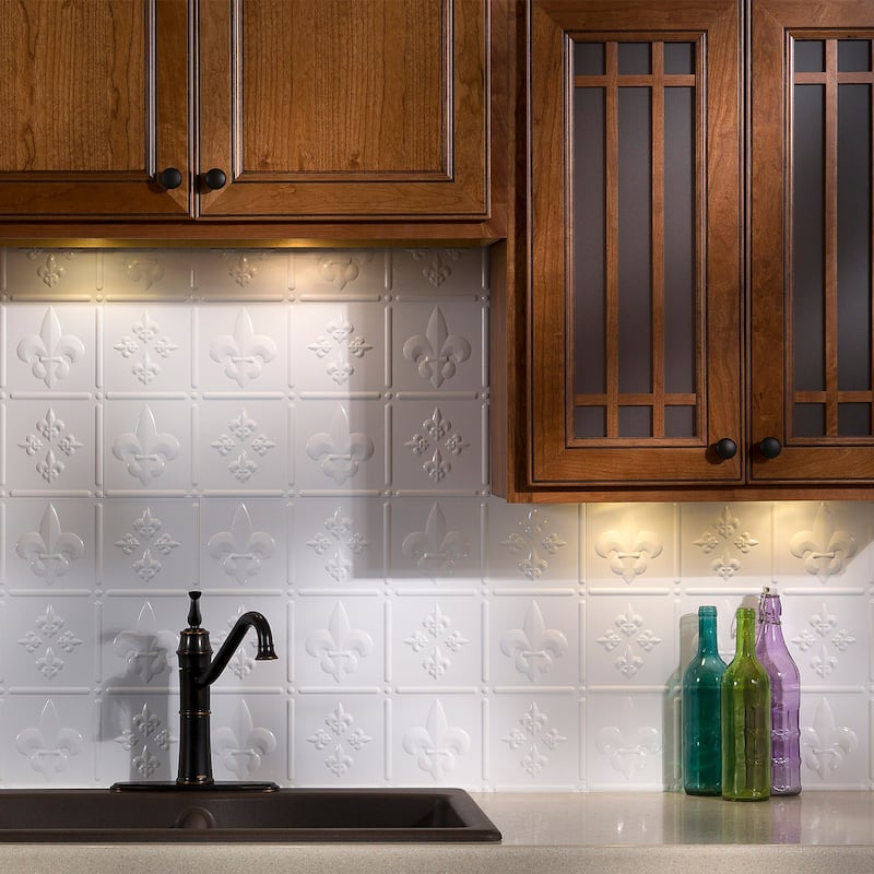 FASÄDE Fleur de Lis Decorative Vinyl Backsplash Panel