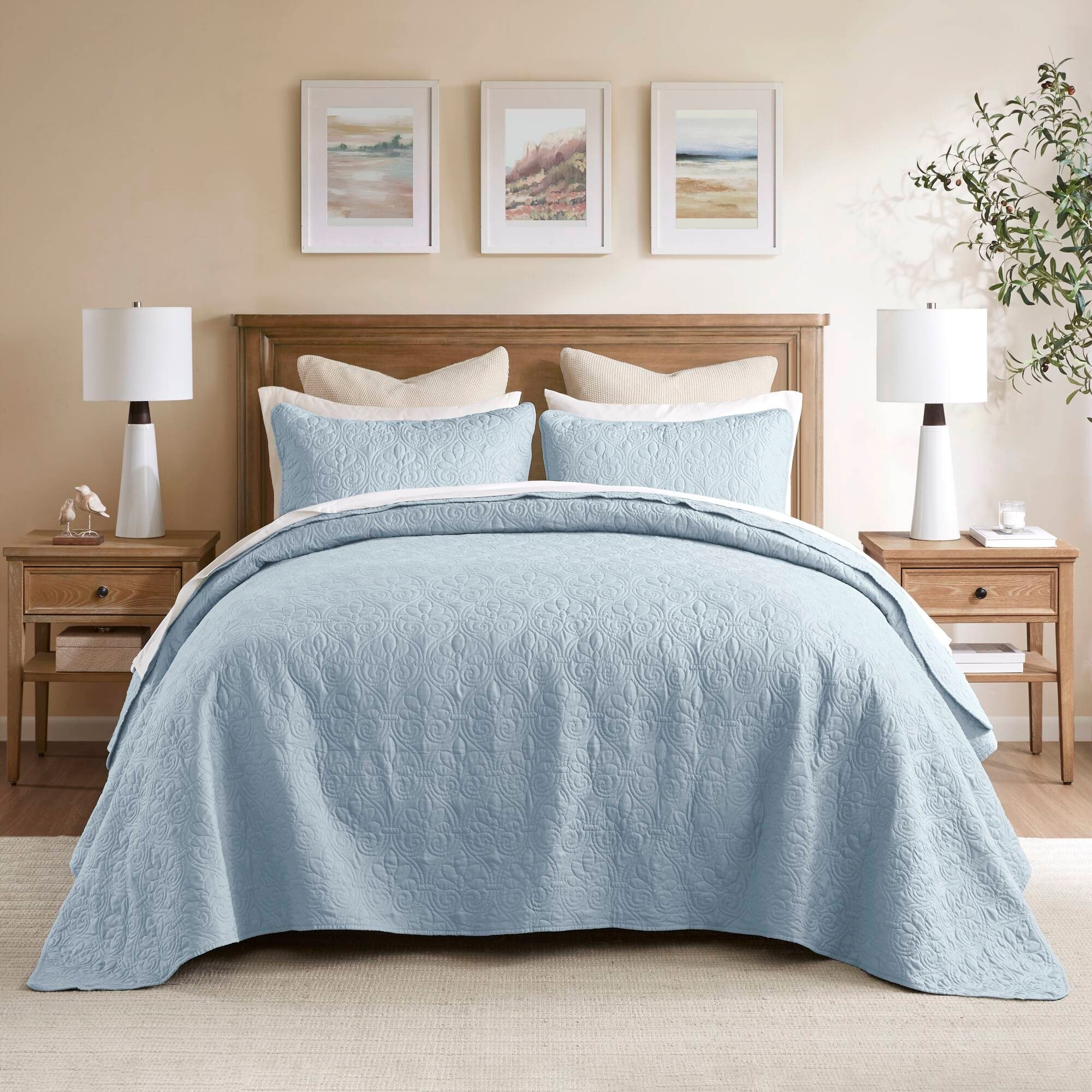 Madison Park Quebec Embroidered Reversible Oversized 3-piece Solid Texture Bedspread Quilt Set with Matching Shams