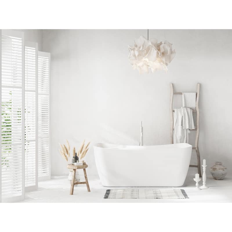 Haley Soaking Bathtub in Glossy White