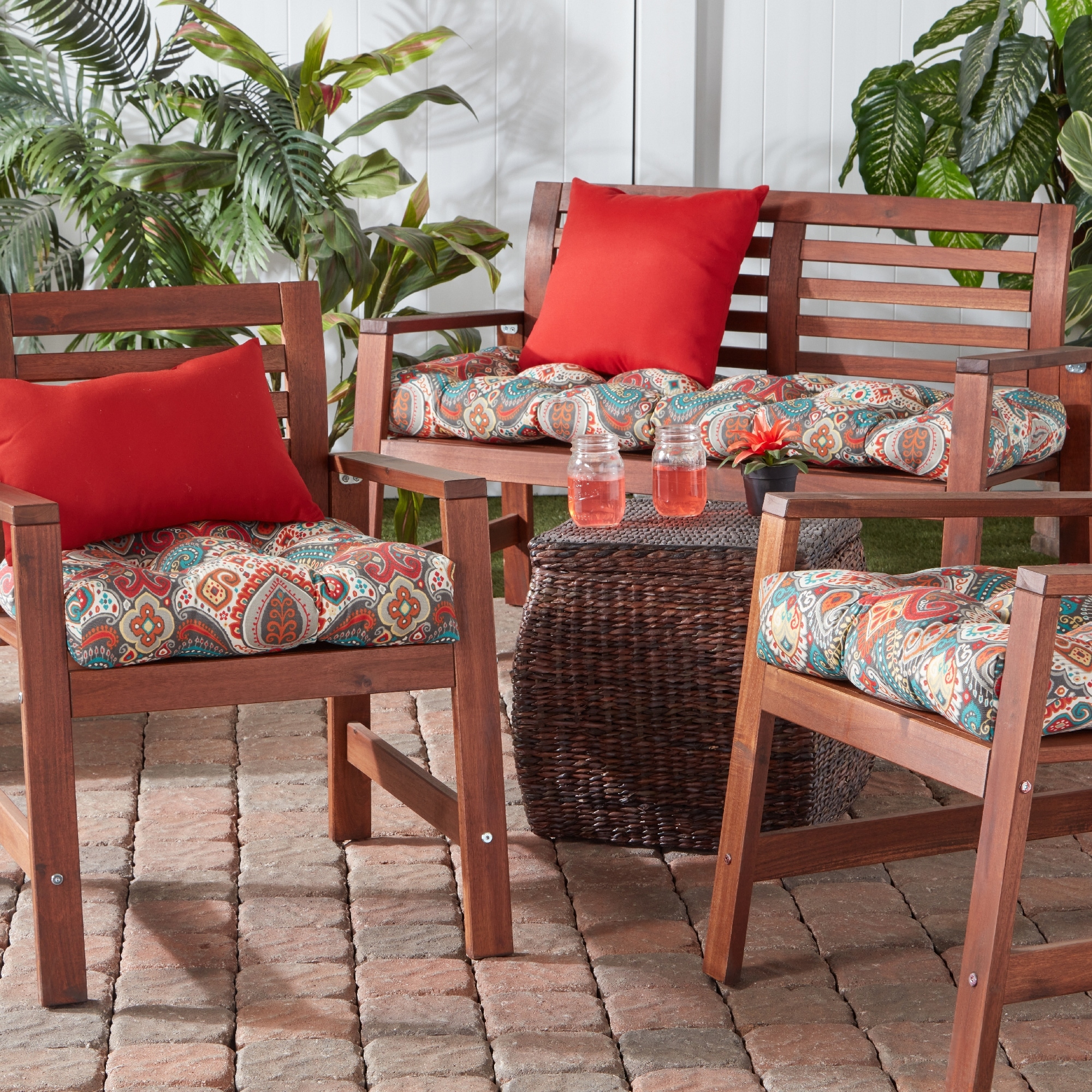 18 x store 15 outdoor cushions