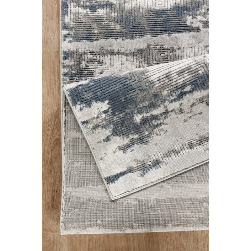 Gray 2 ft. 7 in. x 9 ft. 10 in. Luxury Area Rug, 0.43 Pile Height – Sophisticated Warmth for Any Room