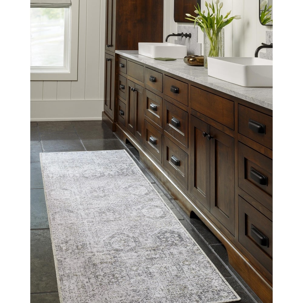 Livabliss Traditional Vinny Diamond Washable Area Rug