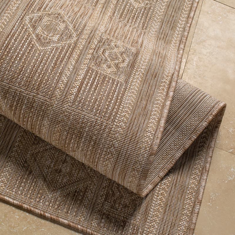 Livabliss Azucena Global Diamond Indoor/ Outdoor Area Rug