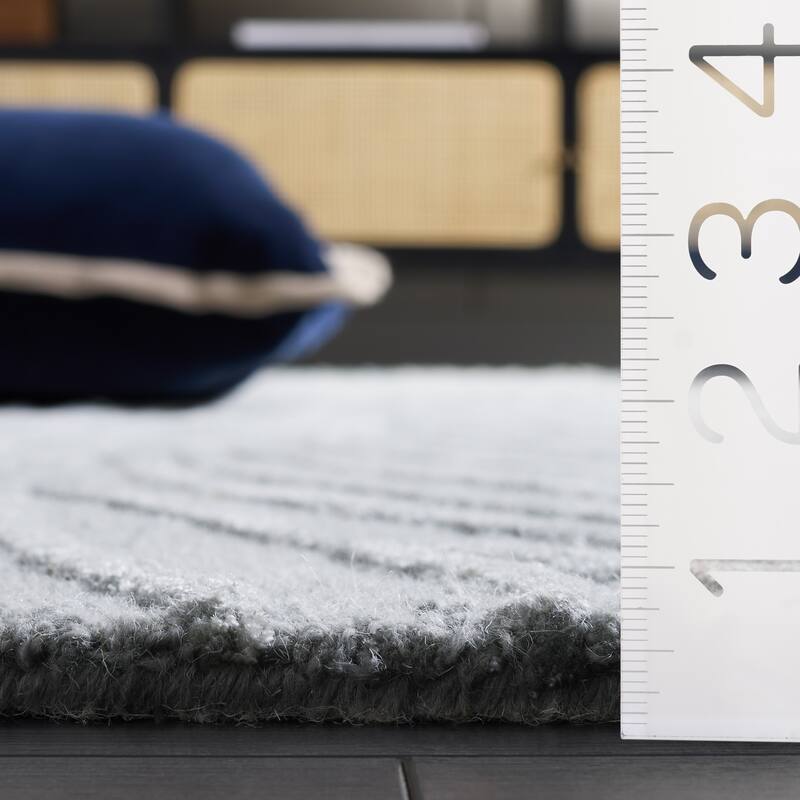 SAFAVIEH Handmade Glamour Fortunata Contemporary Wool Rug