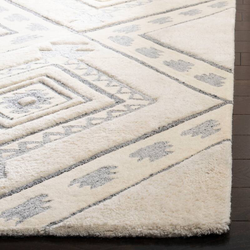 SAFAVIEH Handmade Casablanca Shag Franka Tribal Wool Rug