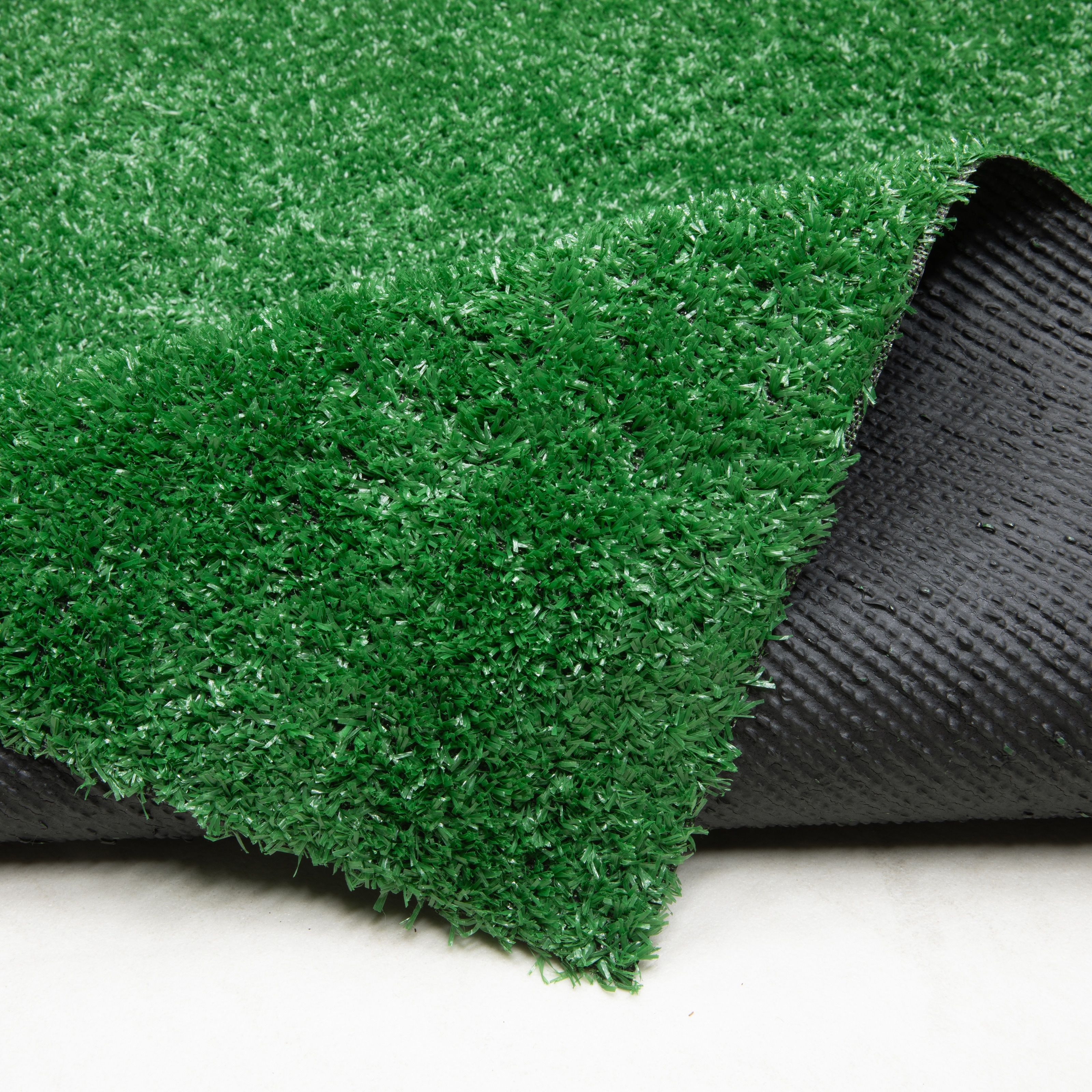 Soliel Indoor/Outdoor Waterproof Artificial Turf Grass Rugs - On