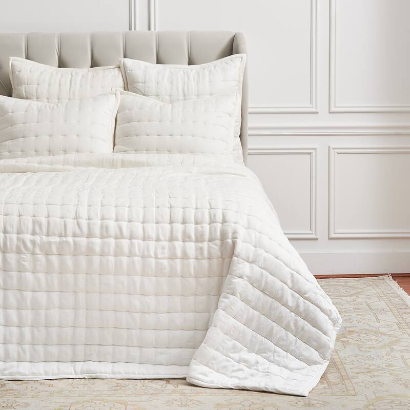 Tinsley Dove Queen Quilt