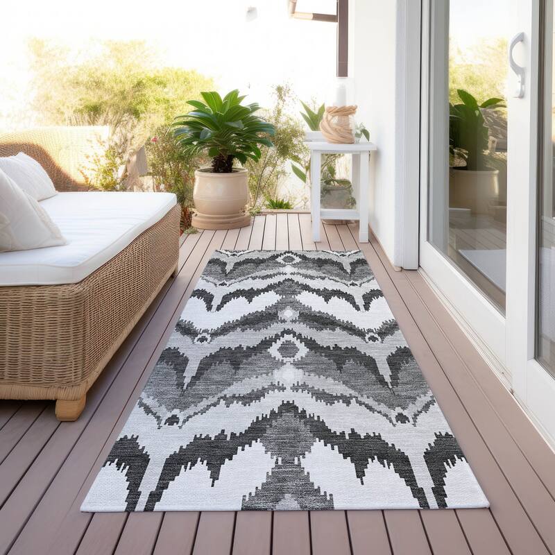 Machine Washable Indoor/ Outdoor Chantille Boho Ikat Rug - Gray - 2'3" x 7'6"