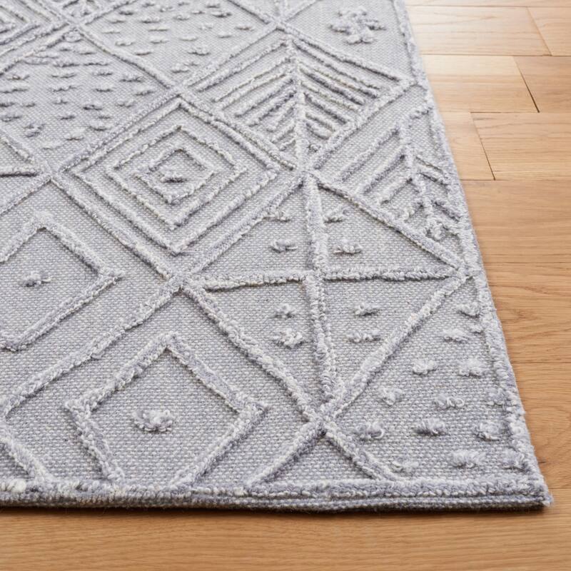 SAFAVIEH Handmade Textual Stephany Wool Rug