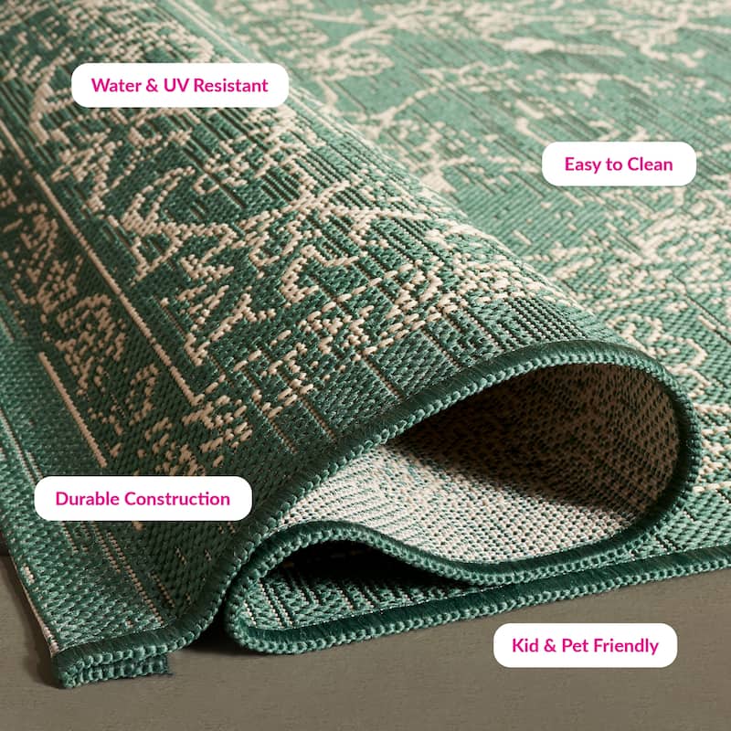 SAFAVIEH Courtyard Samuela Indoor/ Outdoor Waterproof Backyard Patio Rug