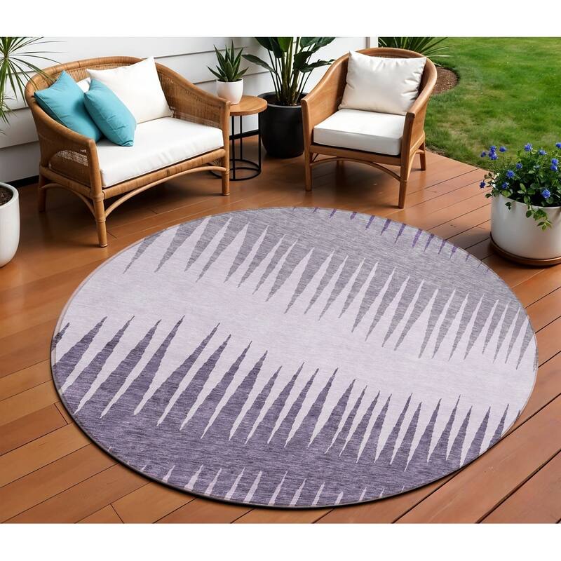 HomeRoots Striped Transitional Rectangle Outdoor Rug - 8' Round