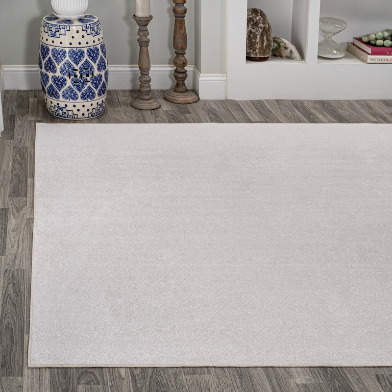 JONATHAN Y Fawning Classic Solid Low-Pile Machine-Washable Terra Area Rug