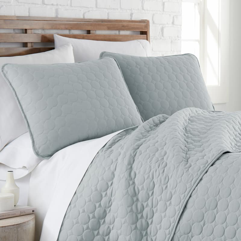 Vilano Ultra-Soft Lightweight 3-piece Quilt and Sham Set