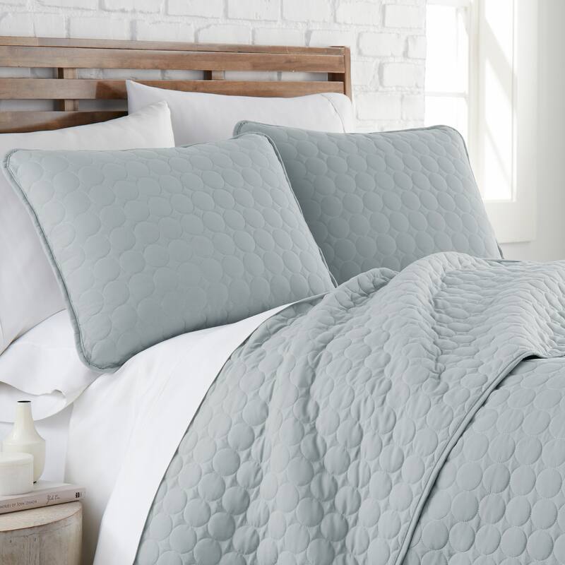 Vilano Ultra-Soft Lightweight 3-piece Quilt and Sham Set