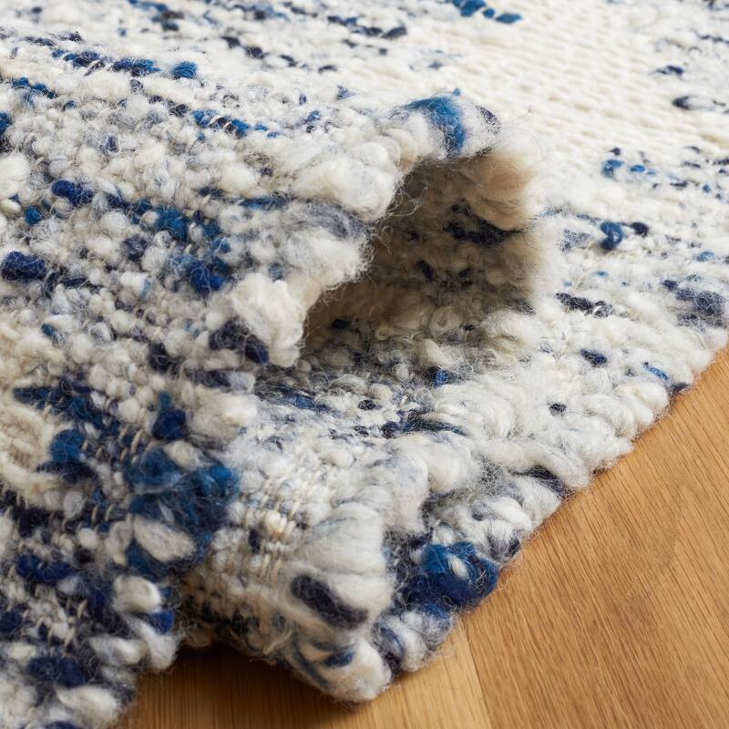 SAFAVIEH Handmade Manhattan Dashurie Wool Rug