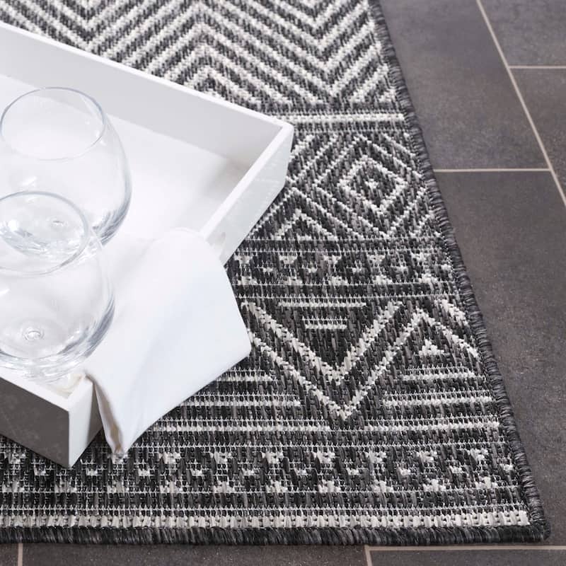 SAFAVIEH Beach House Olexandra Transitional Rug