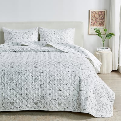 Linery & Co. Floral Printed Reversible Stitched Quilt Set with Shams