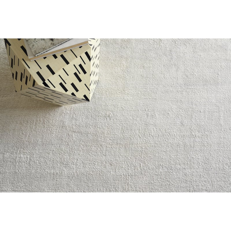 Exquisite Rugs Plush Hand-Knotted Bamboo Silk/New Zealand Wool White Area Rug