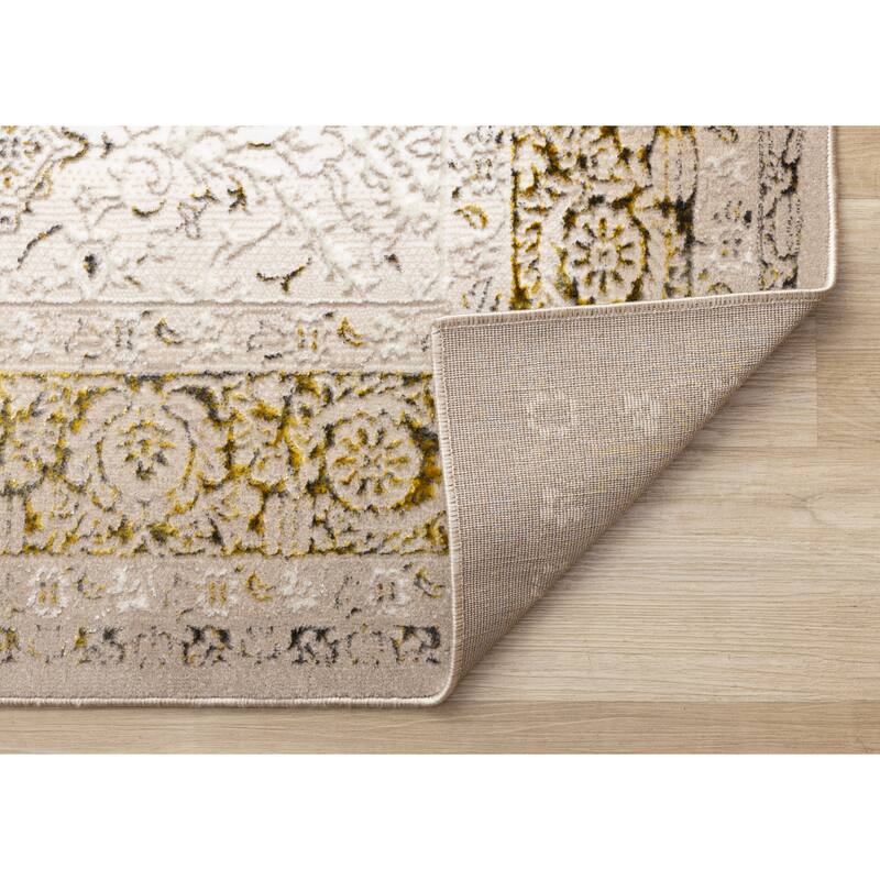 Zuri Collection - Soft Textured Pile Elegant Traditional Rug