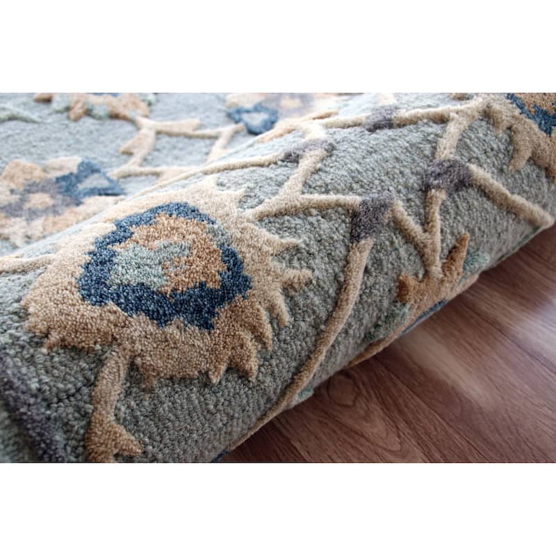 Sevita Traditional Floral Filigree Rug