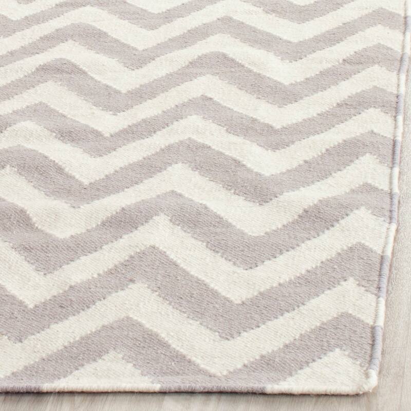SAFAVIEH Handmade Flatweave Dhurries Naira Modern Wool Rug