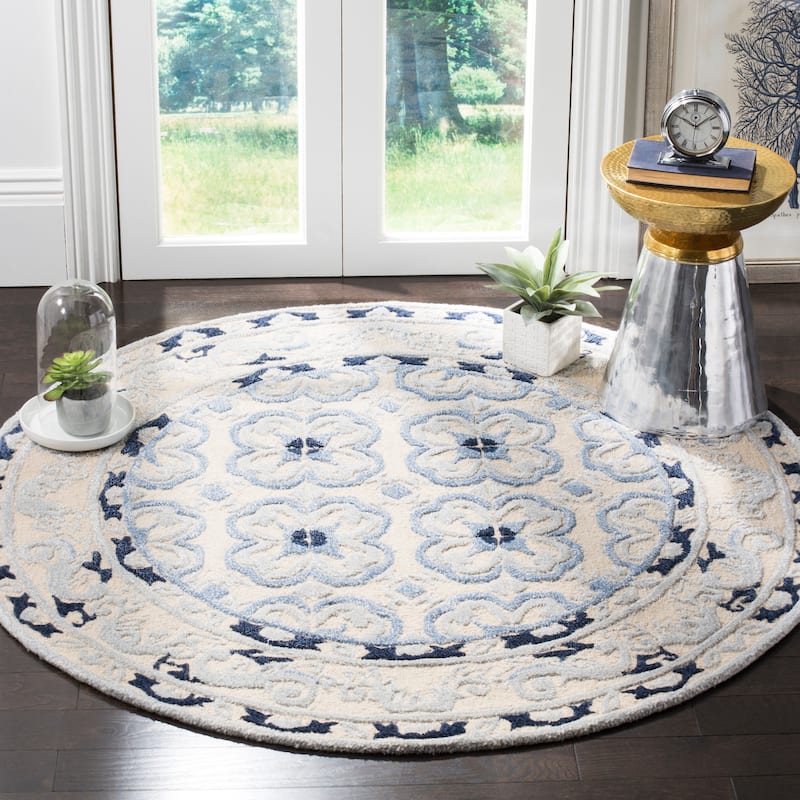 SAFAVIEH Handmade Bella Nursel Modern Floral Wool Rug